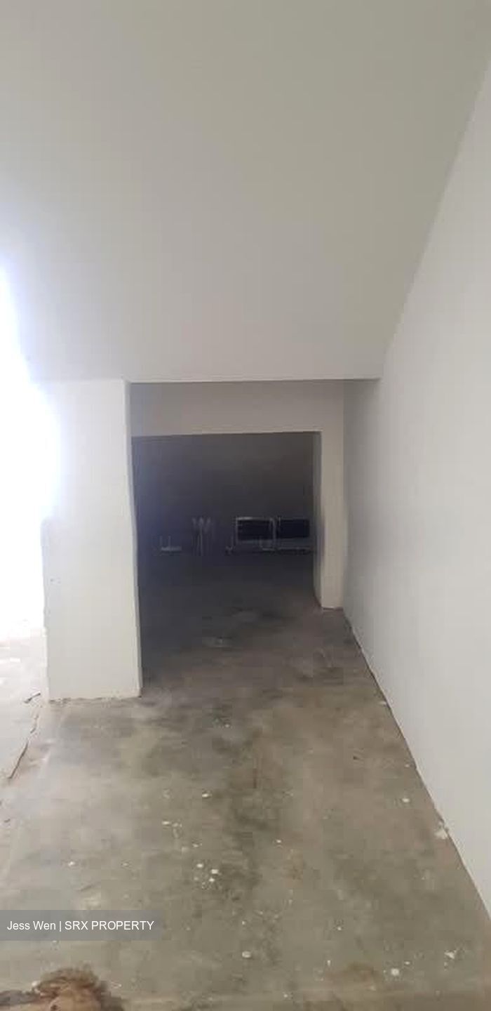 Chong Pang Garden (D27), Shop House #579595641